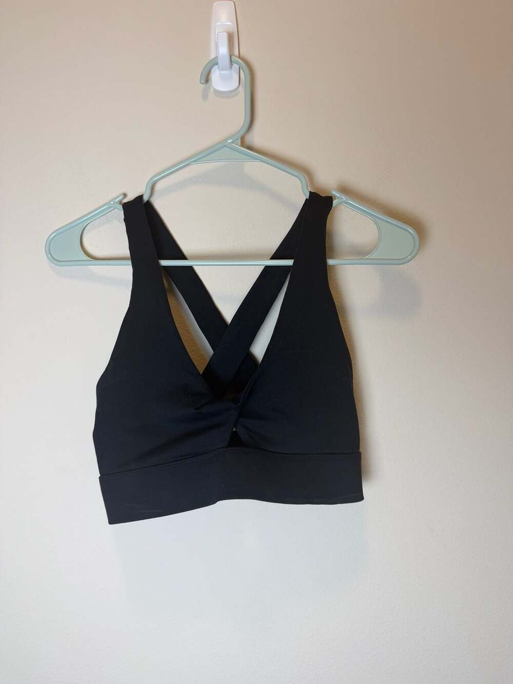 Fabletics Oasis Twist Sports Bra Black
